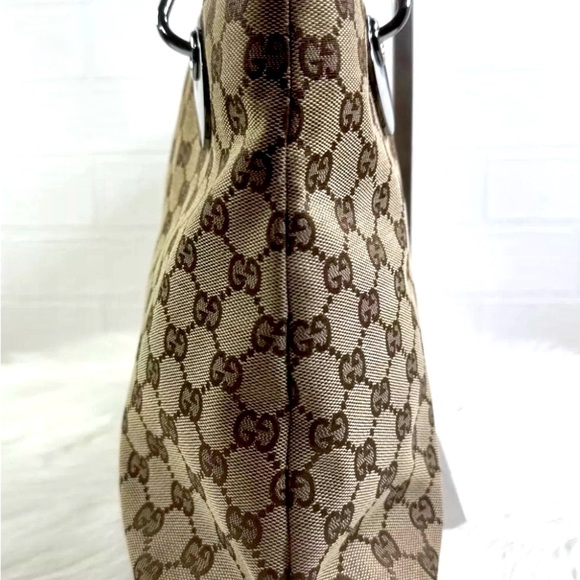 ๐Gucci Monogram Shoulder Bagโ Excellent Pre-Lovedโจ๐ - Picture 4 of 17